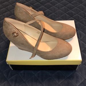 Bella Marie Wedge Dress Shoes (Suede)